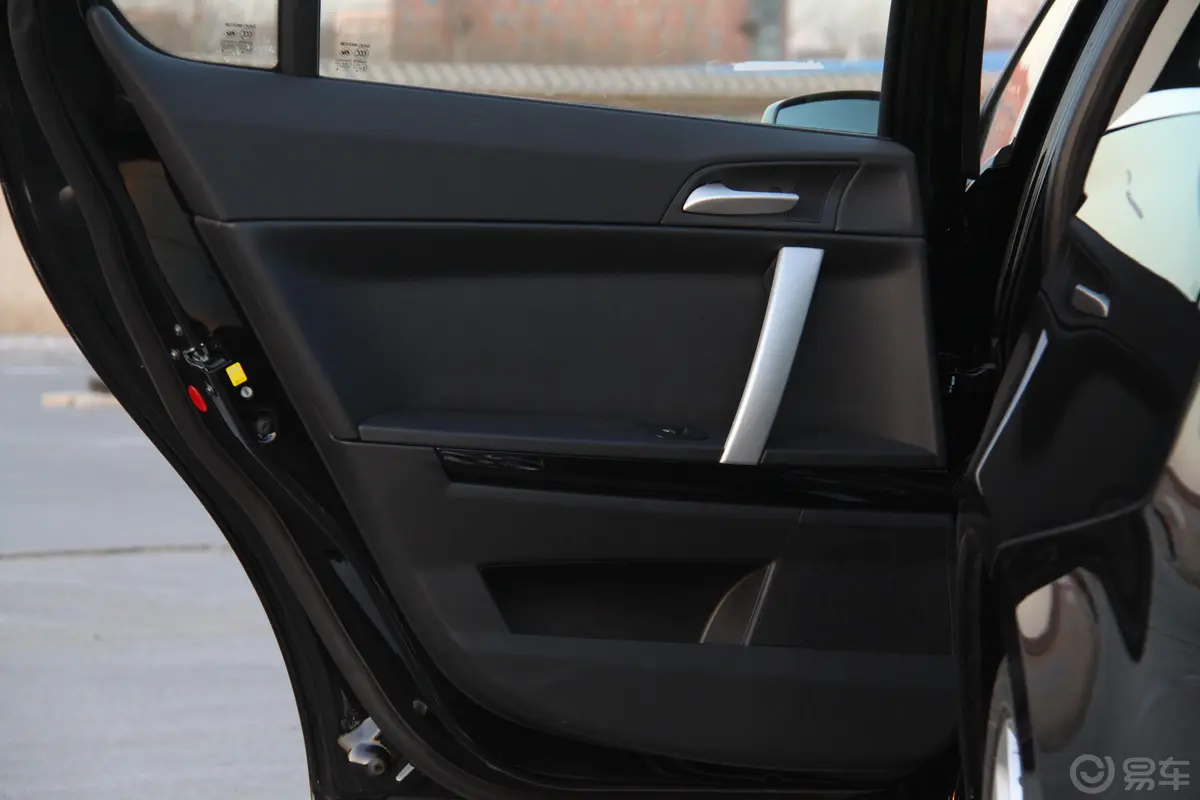 MG6掀背 1.8T 精英版驾驶员侧车门内门板