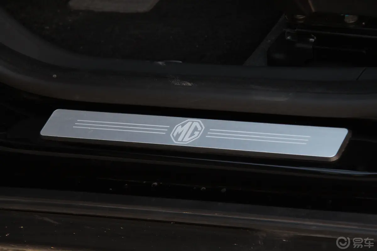 MG6掀背 1.8T 精英版车门迎宾装饰板