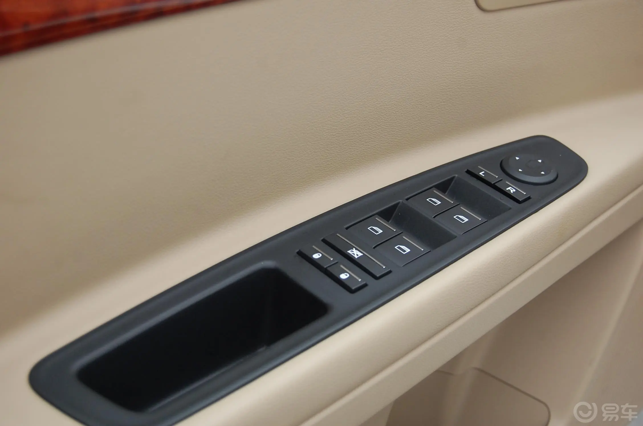 荣威350D 1.5L 自动 讯豪版电窗控制键