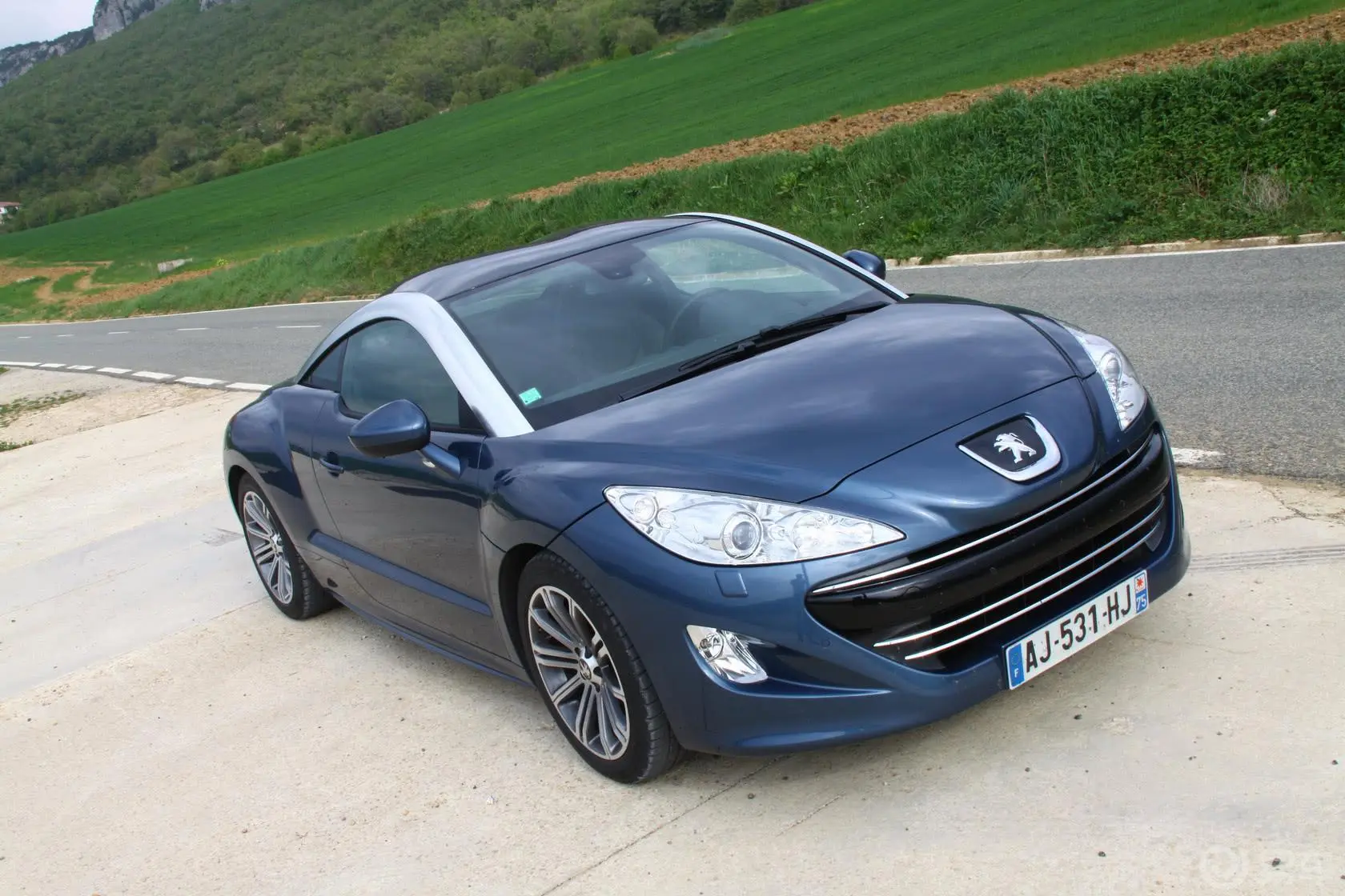 标致RCZ1.6T 自动 豪华运动型外观