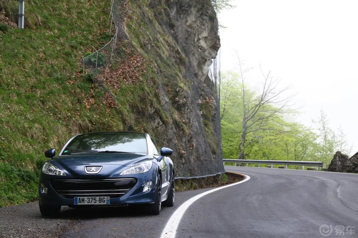 标致RCZ1.6T 自动 豪华运动型外观