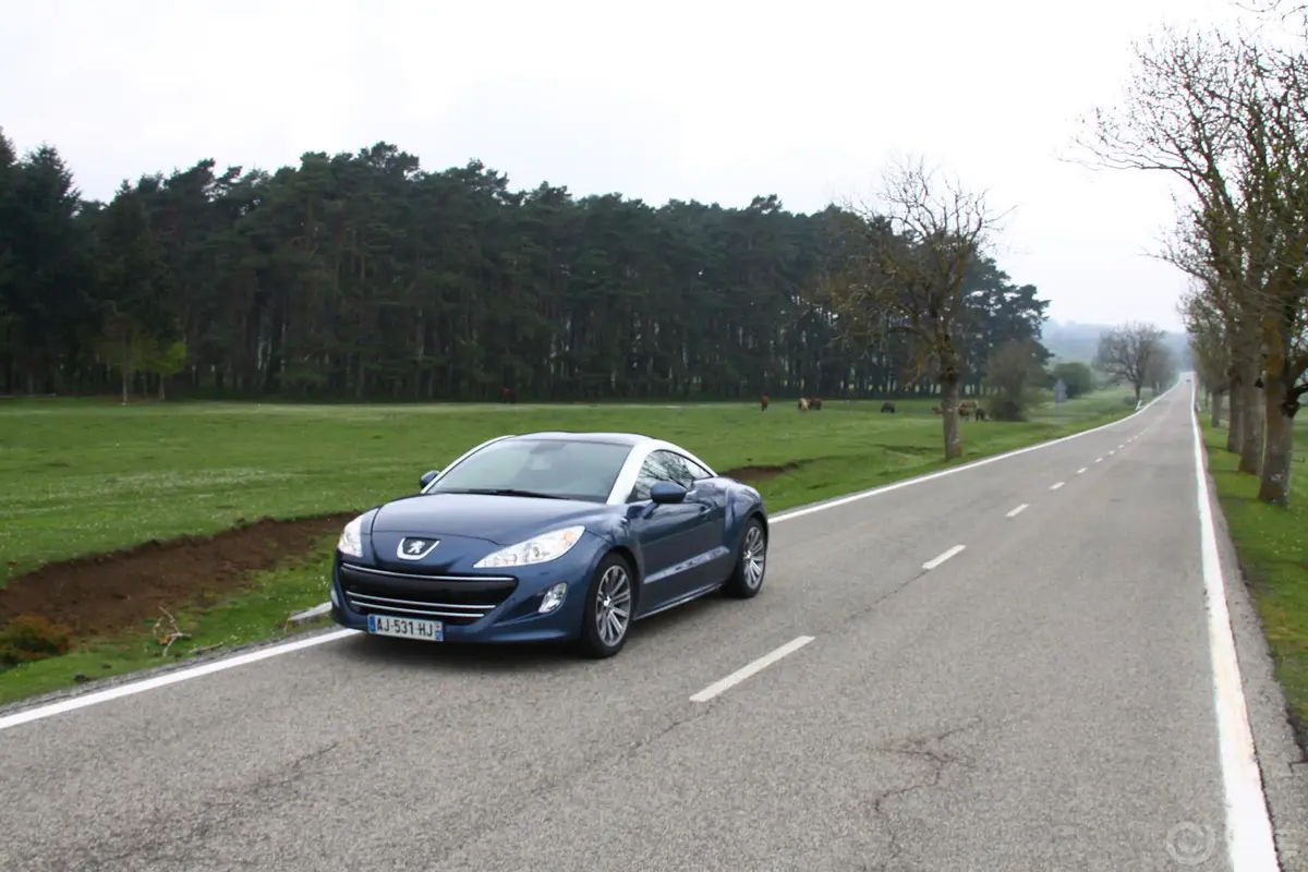 标致RCZ1.6T 自动 豪华运动型内饰