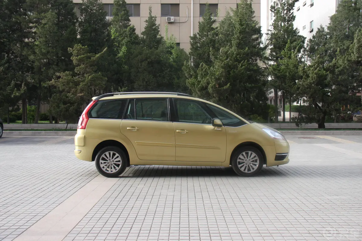 C4 PICASSO2.0i 16V 舒适版 7座外观