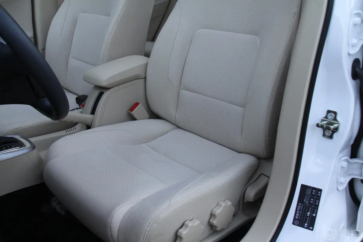 骏捷FSV1.5AT豪华型驾驶员座椅