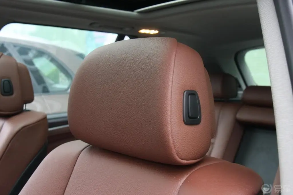 宝马X5(进口)xDrive35i 尊贵型驾驶员头枕