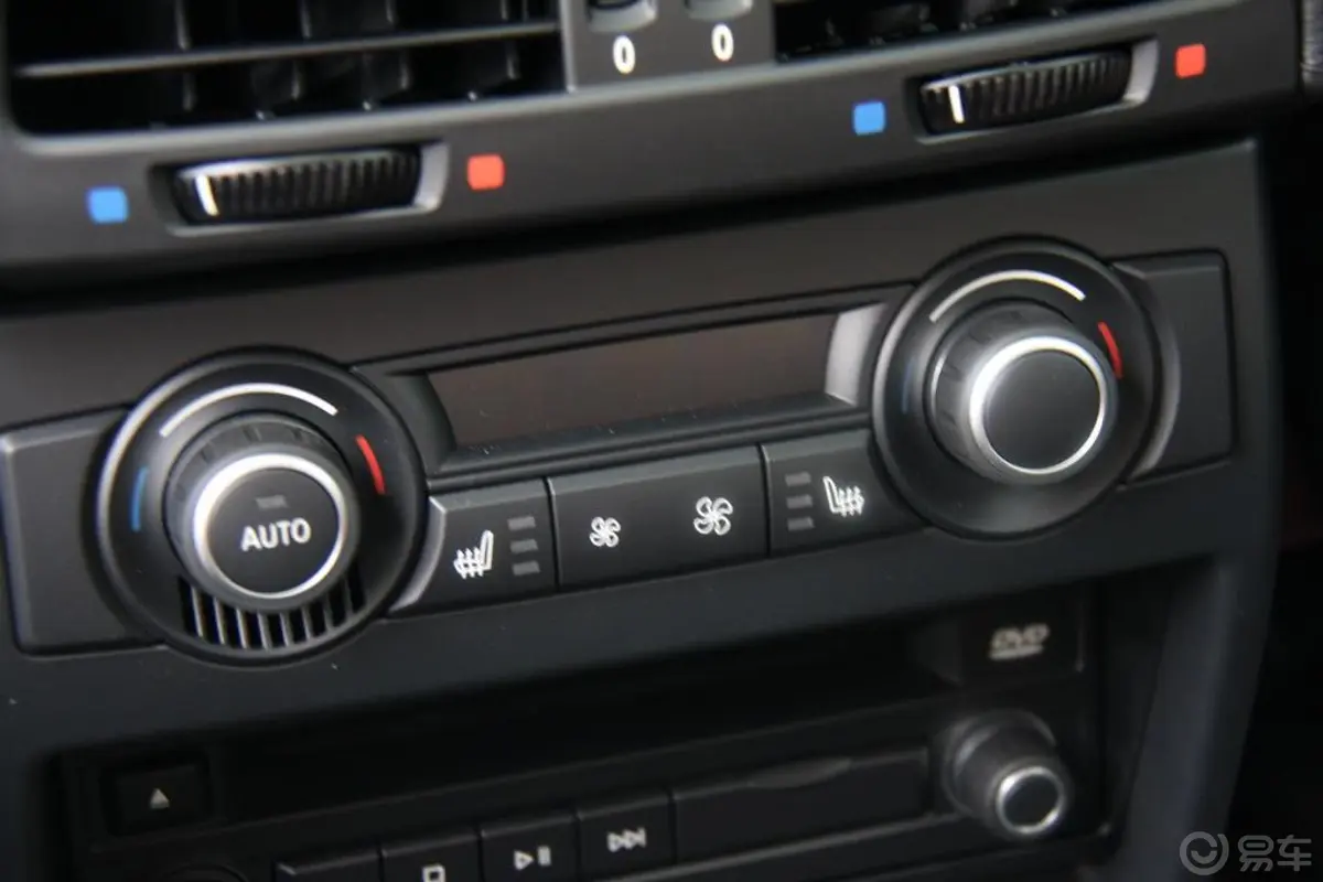 宝马X5(进口)xDrive35i 尊贵型后座空调控制键