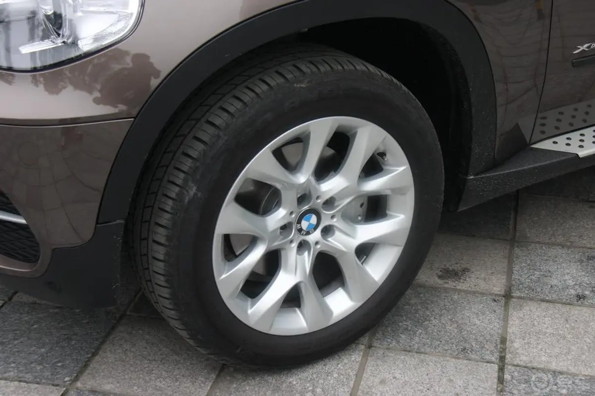 宝马X5(进口)xDrive35i 尊贵型轮圈