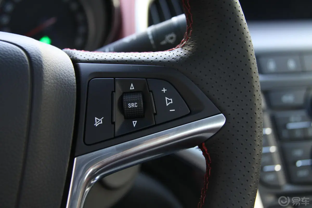 英朗GT 1.6T 新锐运动版方向盘音响控制开关