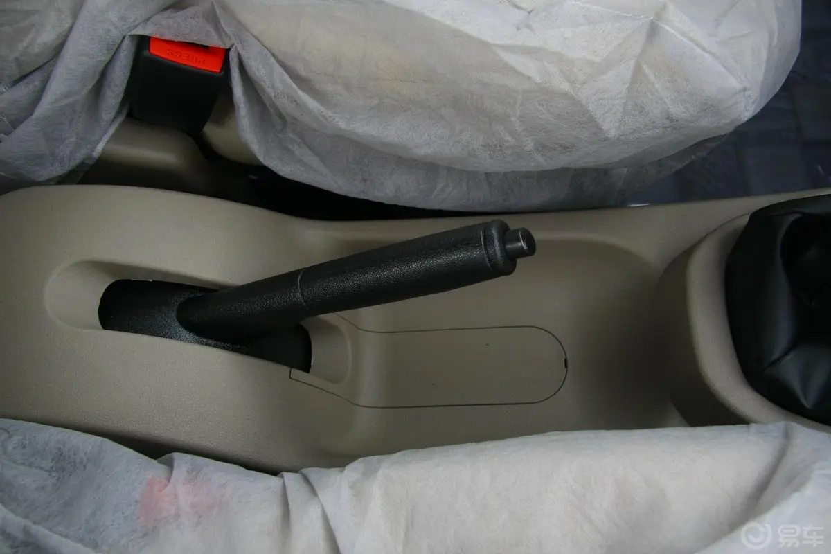 五菱宏光S11.4L 豪华型驻车制动（手刹，电子，脚刹）
