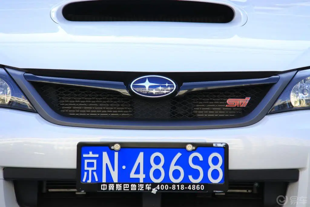 斯巴鲁WRX2.5T WRX STI三厢前格栅侧俯拍