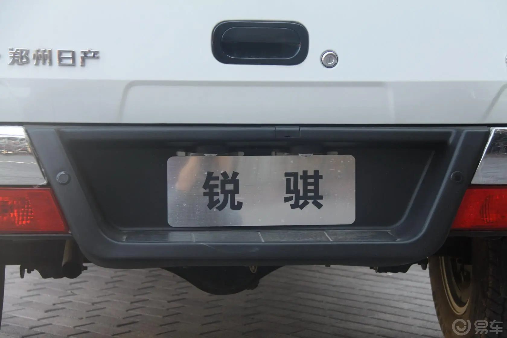 锐骐厢式车2WD 4RB2汽油标准型外观