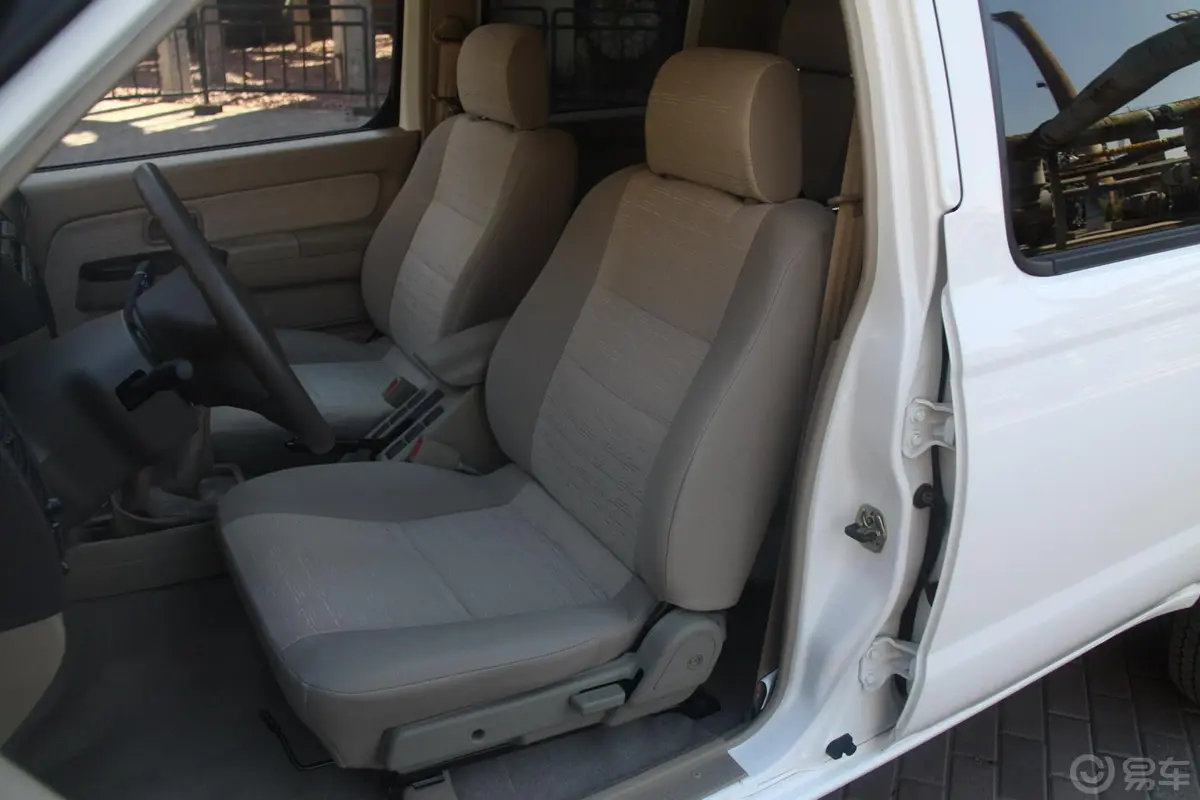 锐骐厢式车2WD 4RB2汽油标准型驾驶员座椅