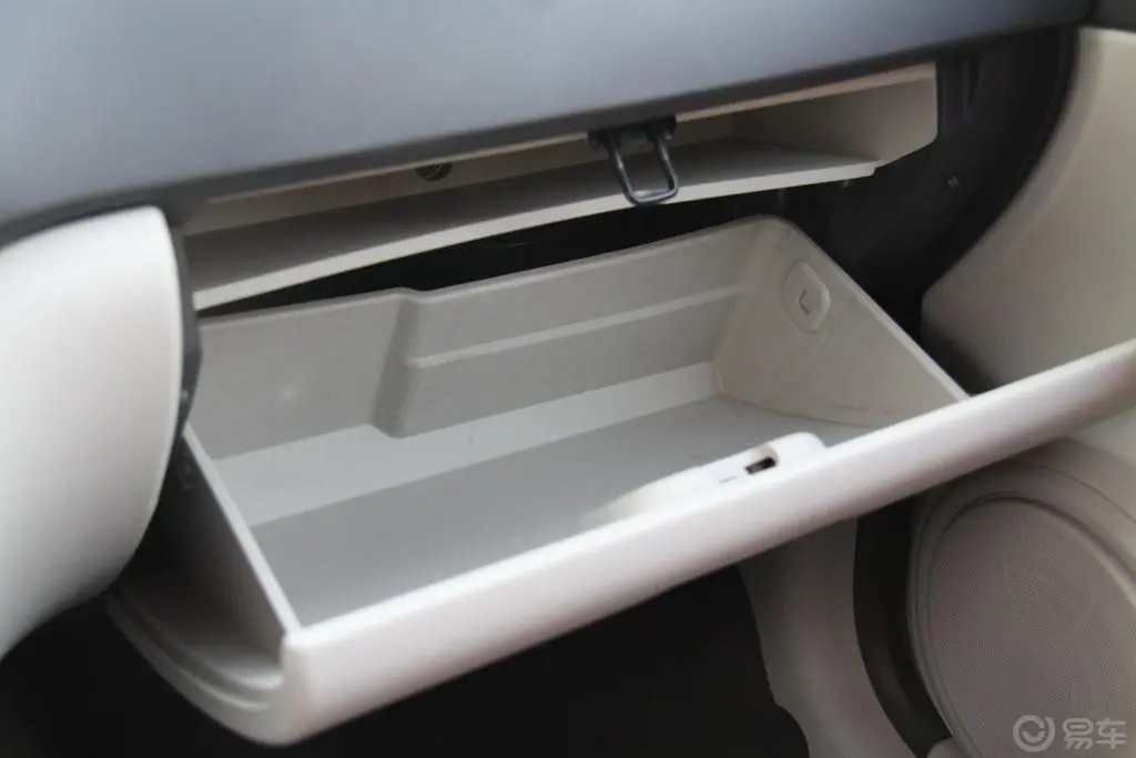 和悦A13RS 1.3L VVT 豪华型手套箱