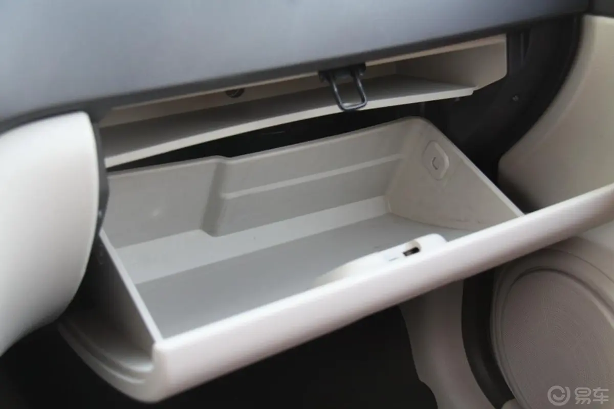 和悦A13RS 1.3L VVT 豪华型手套箱