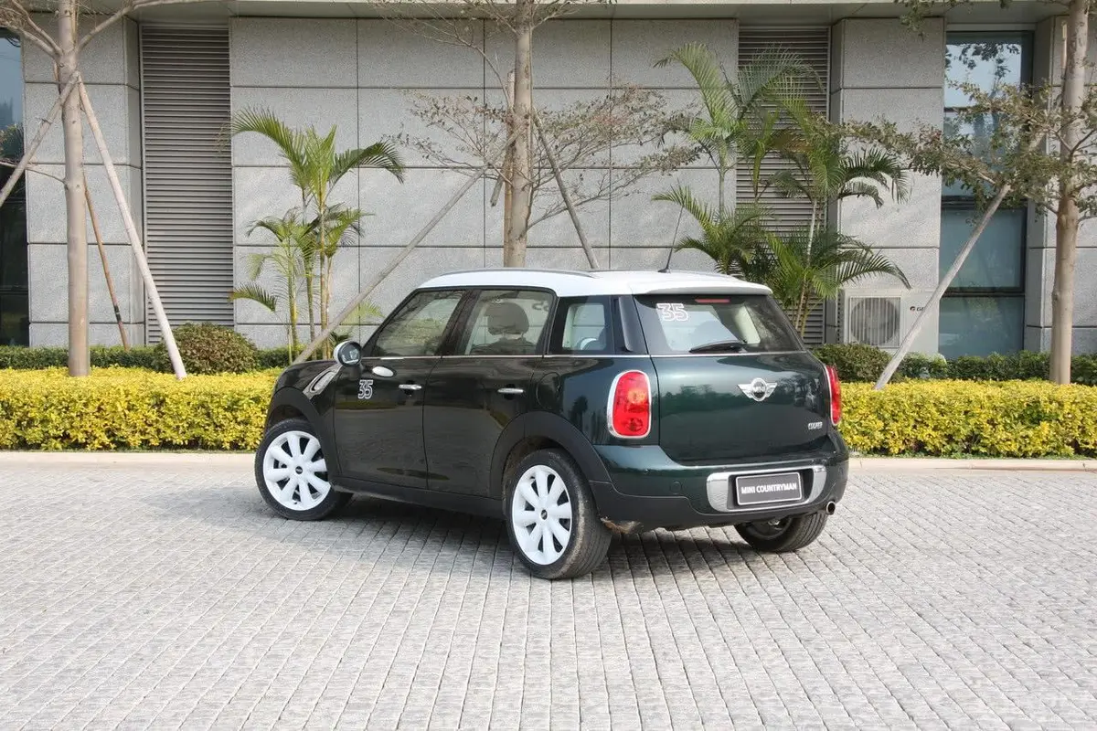 MINI COUNTRYMAN1.6L COOPER Excitement侧后45度车头向左水平