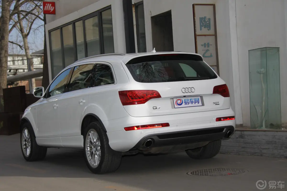 奥迪Q73.0 TFSI quattro(200kW) 专享型外观