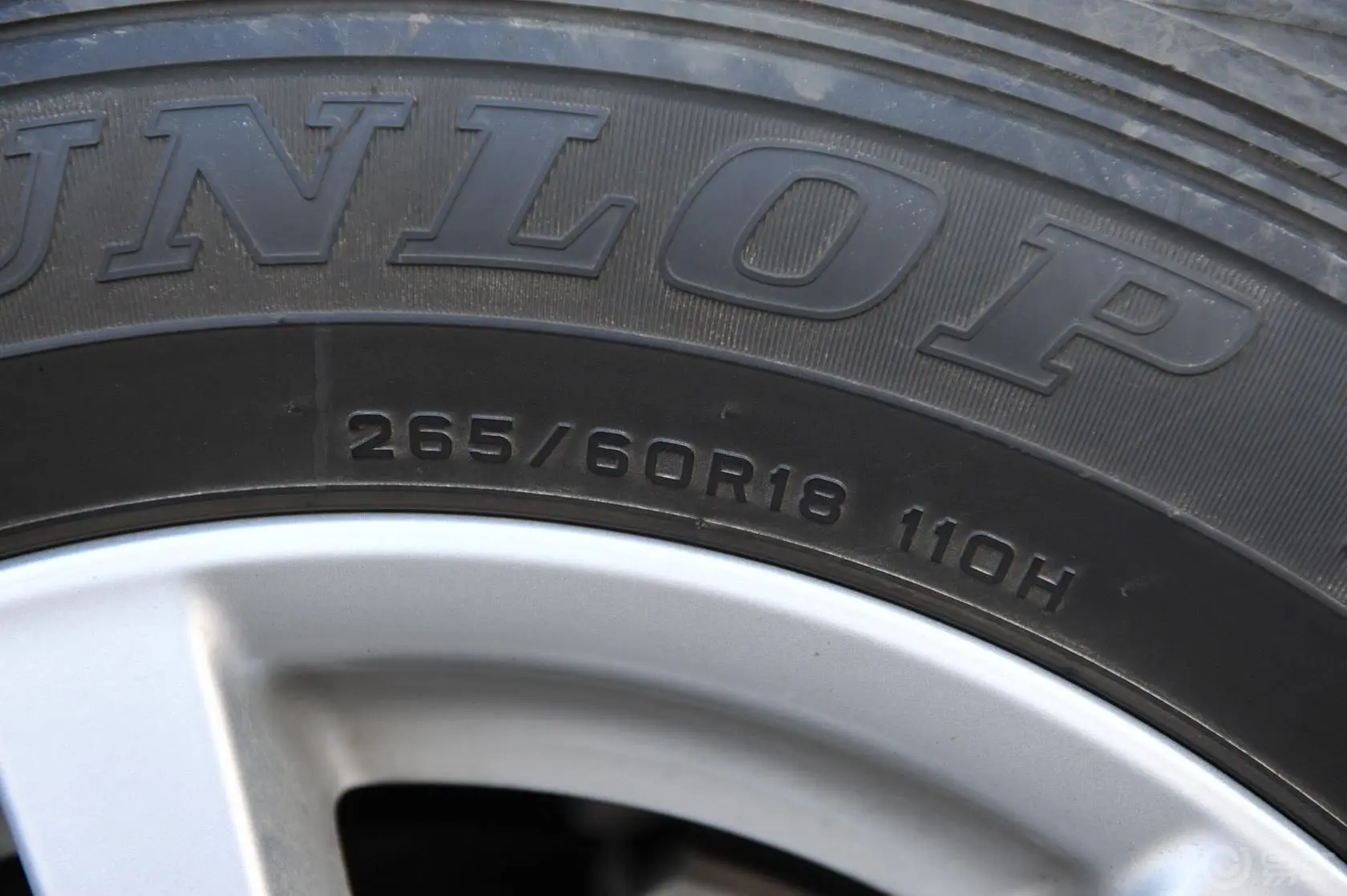 普拉多4.0L V6 VX NAVI轮胎规格
