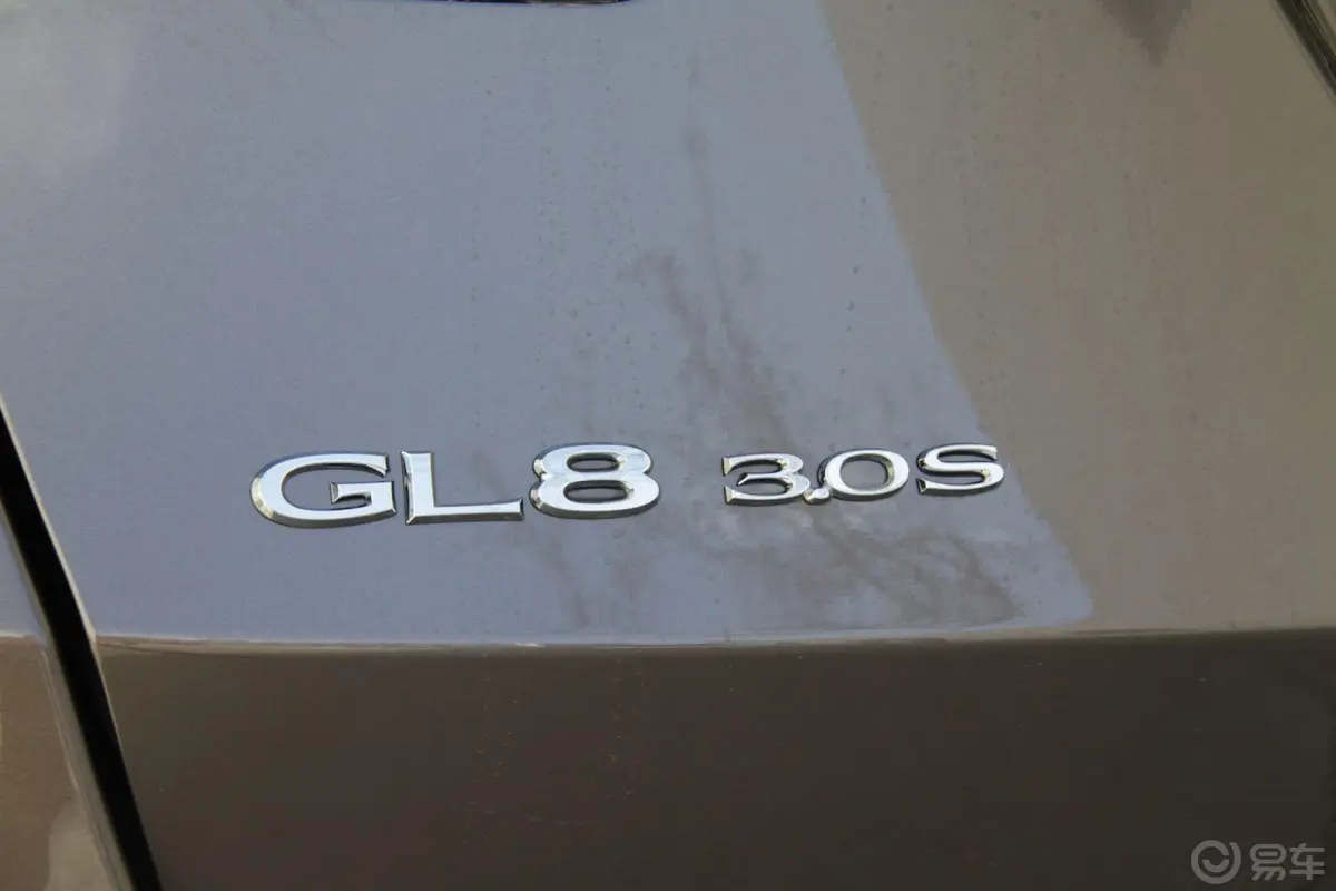 别克GL8豪华商务车 3.0 XT 旗舰版尾标