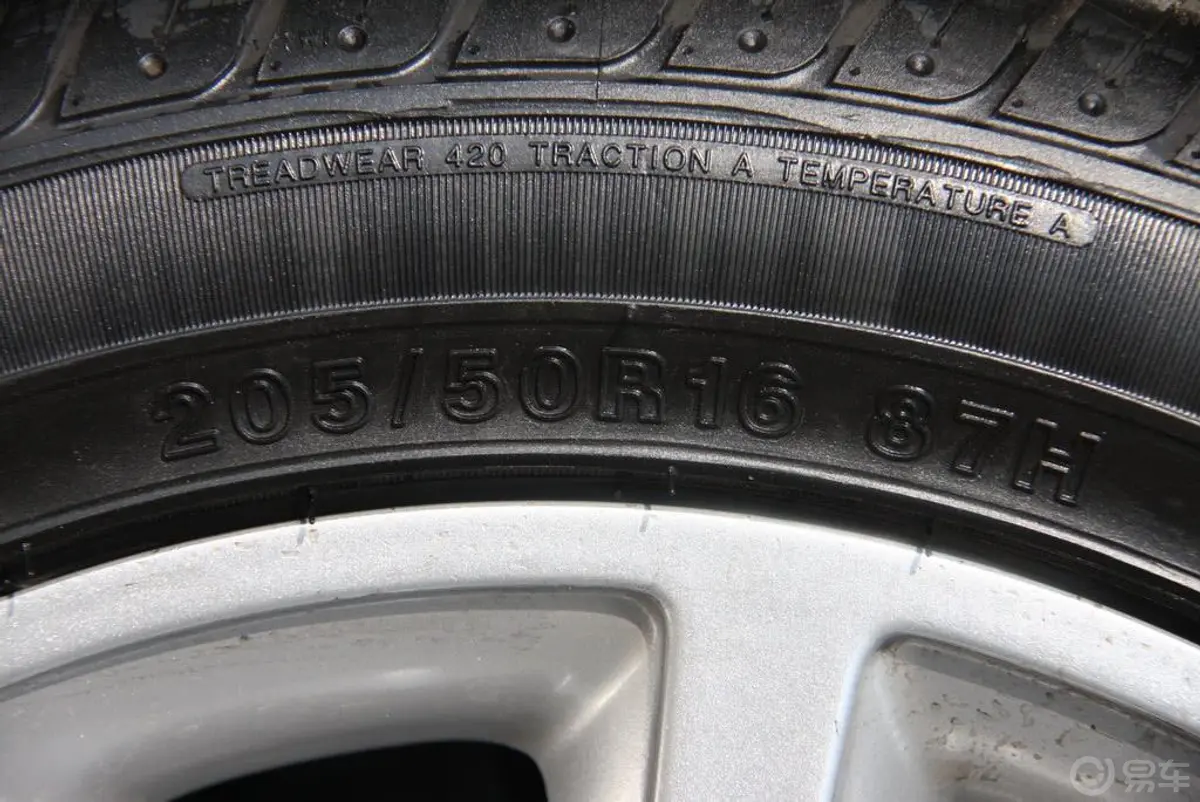 风神H30Cross 1.6L AT 尊逸型轮胎规格