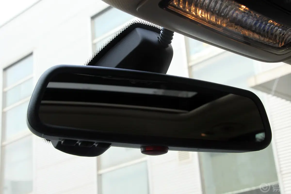 宝马X5(进口)xDrive35i  美规版内后视镜