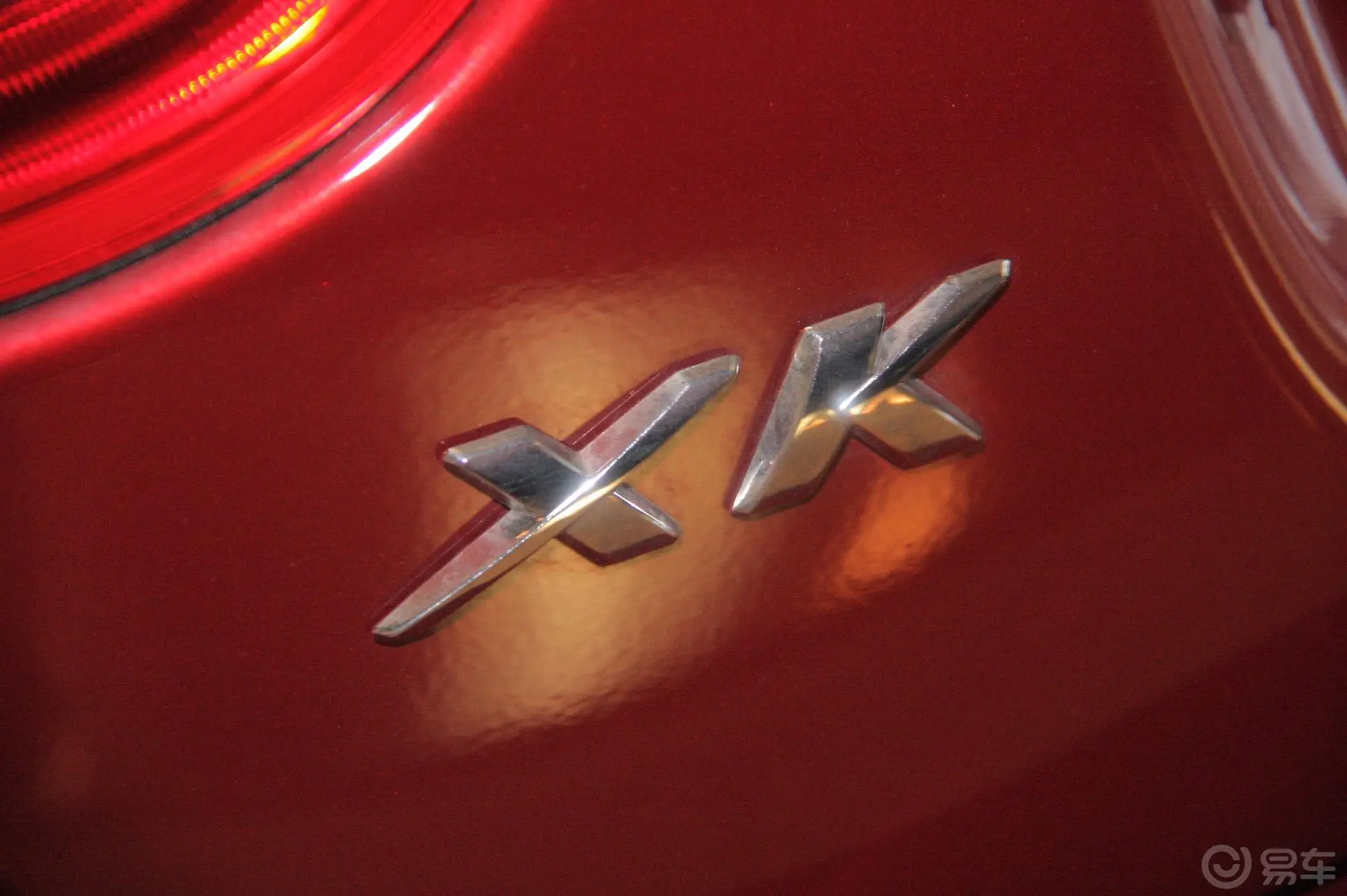 捷豹XKXKR 5.0L V8机械增压敞篷跑车尾标