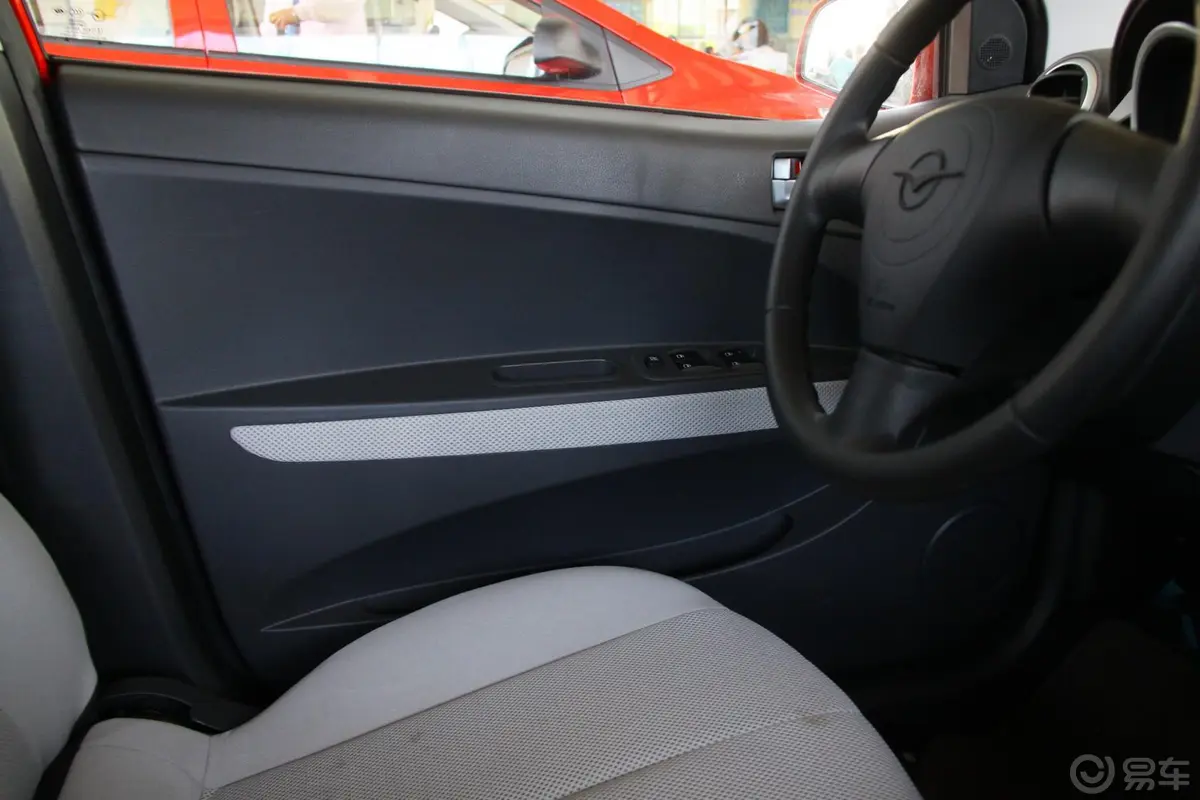 丘比特1.5 自动舒适 DX驾驶员侧车门内门板