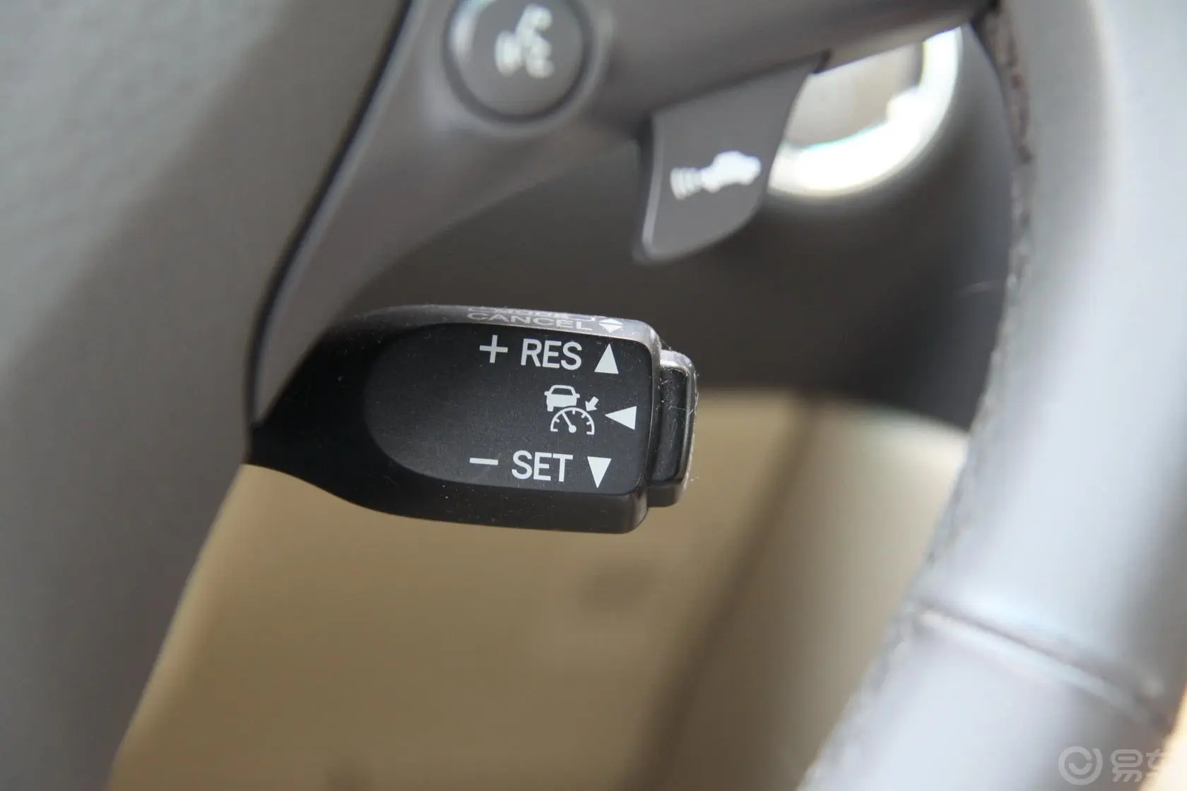 雷克萨斯GS450h方向盘音响控制开关