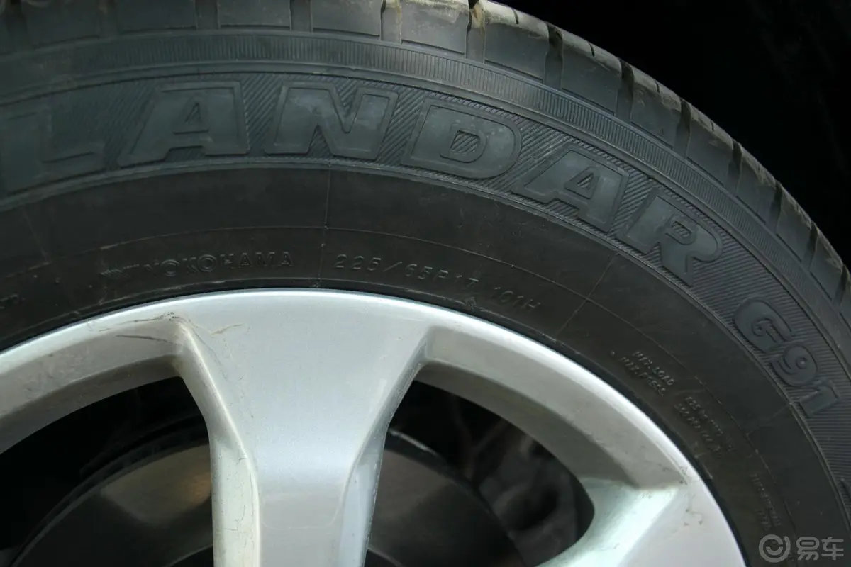 RAV4荣放2.4L 豪华升级版 AT轮胎规格