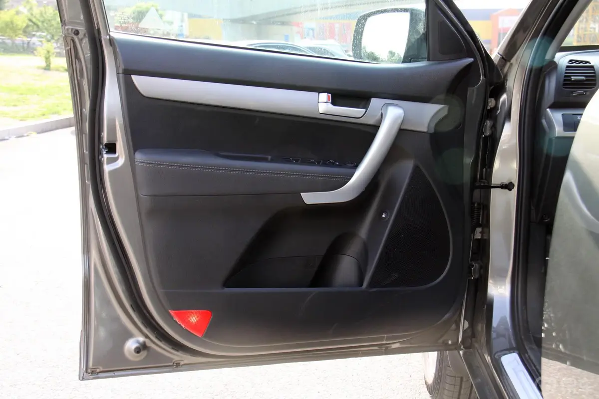索兰托2.4L 汽油 至尊版驾驶员侧车门内门板