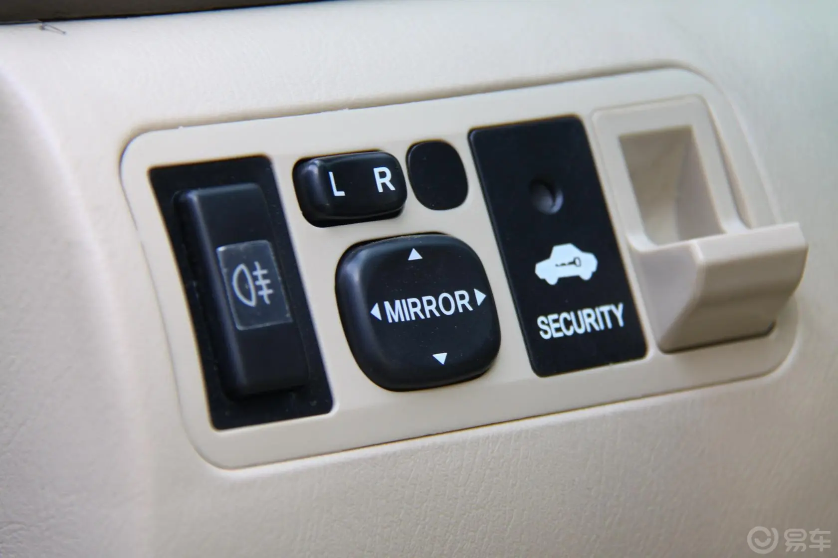 比亚迪F3R 1.5L 手动 舒适型外后视镜控制键