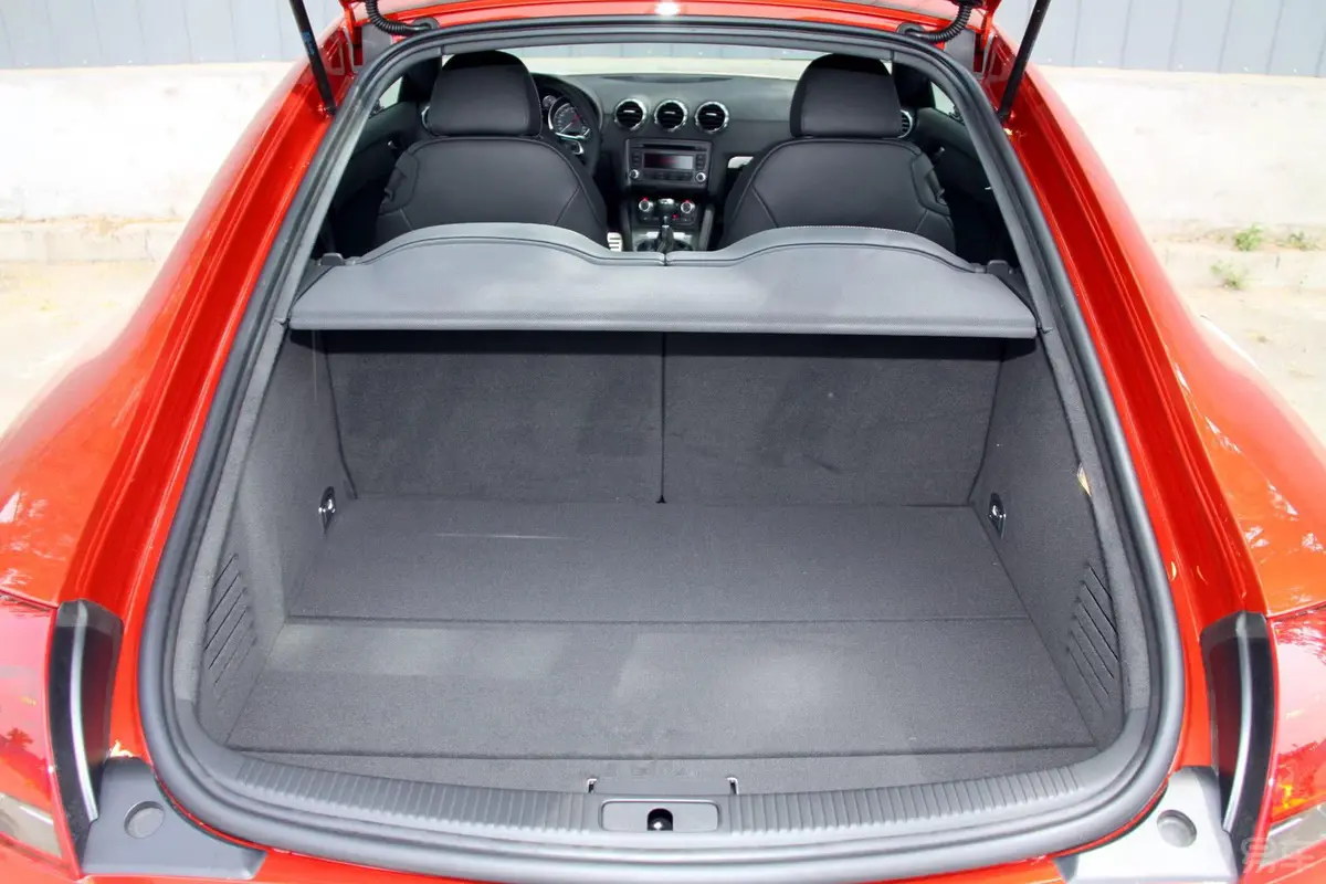 奥迪TTTTS Coupe 2.0 TFSI quattro S tronic行李箱空间