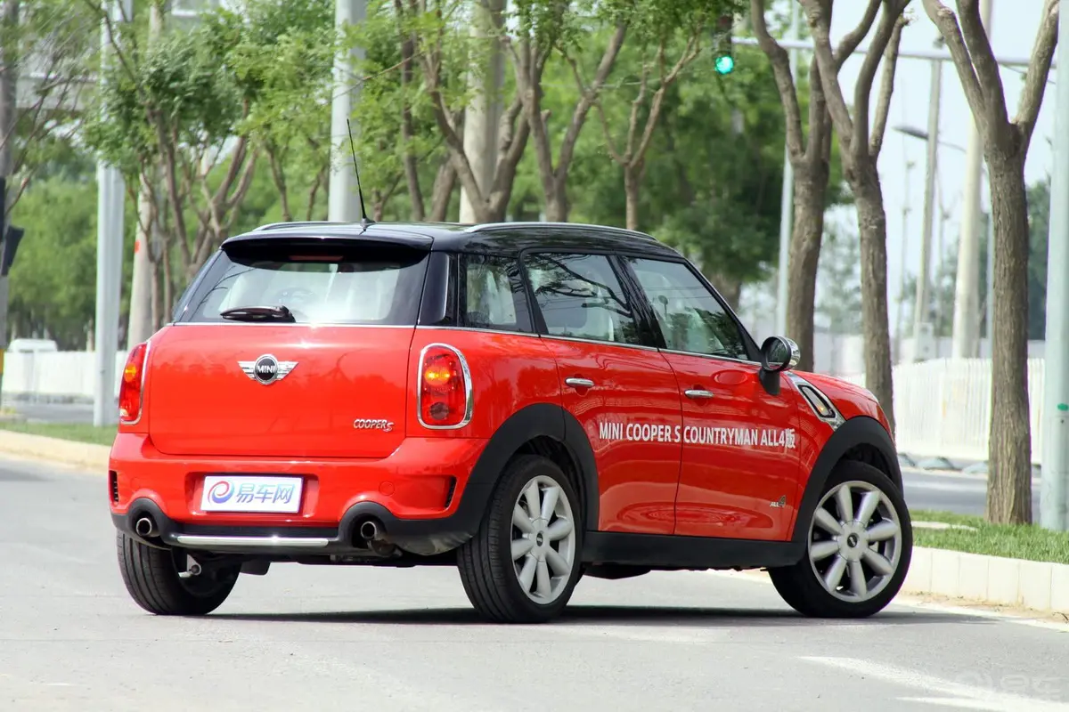 MINI COUNTRYMAN1.6T COOPER S All 4侧后45度车头向右水平