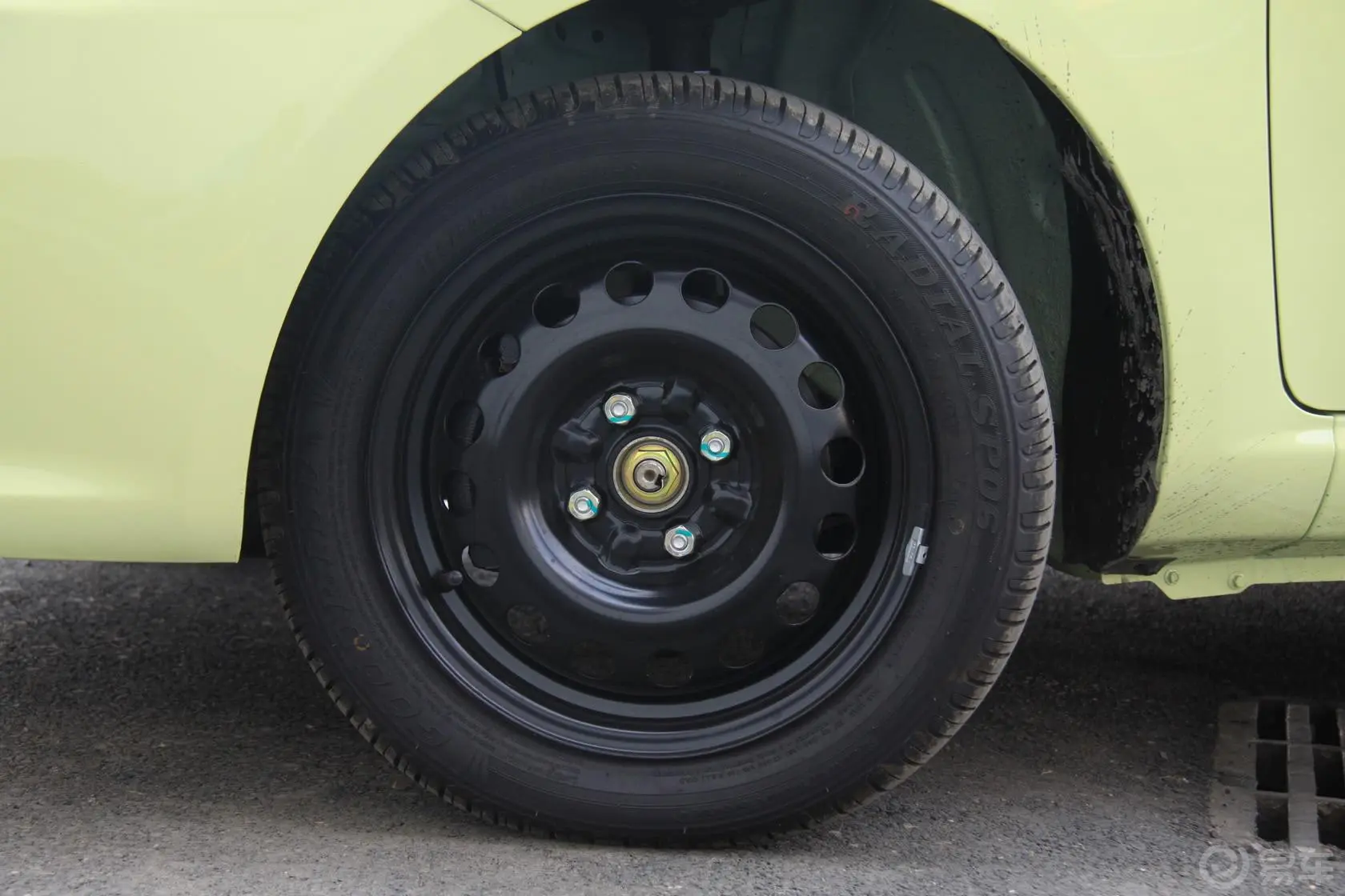 经典熊猫1.0L—5MT 豪华型轮圈