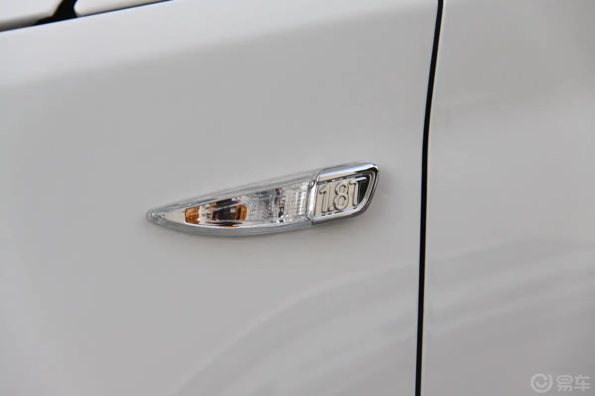 MG6Saloon 1.8T 自动 豪华版车侧转向灯