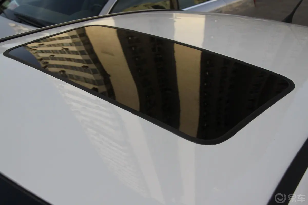 MG6Saloon 1.8T 自动 豪华版天窗（前）