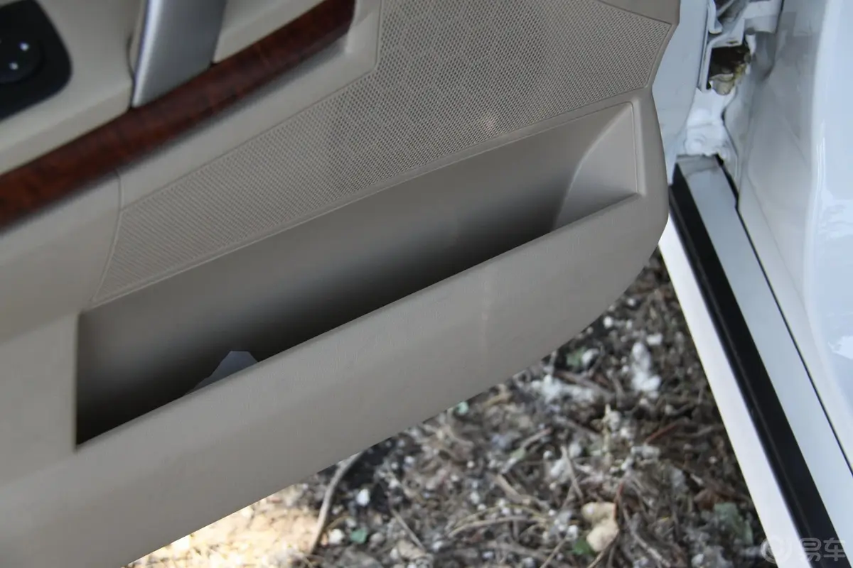 MG6Saloon 1.8T 自动 豪华版驾驶员门储物盒