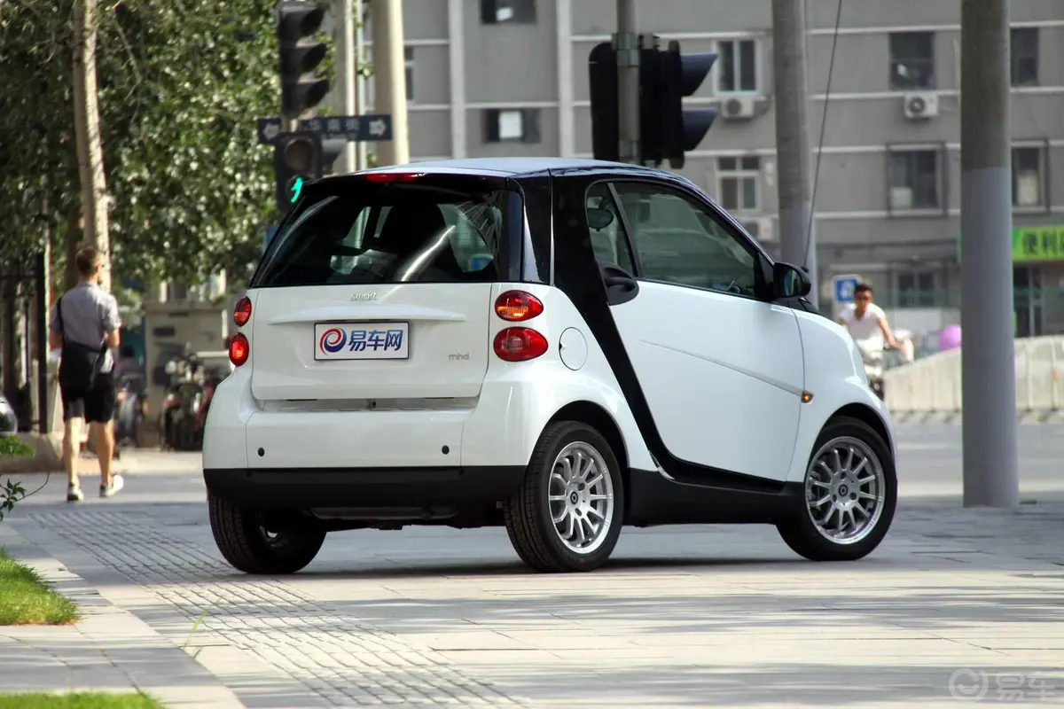 smart fortwo52kw mhd 硬顶 标准版外观