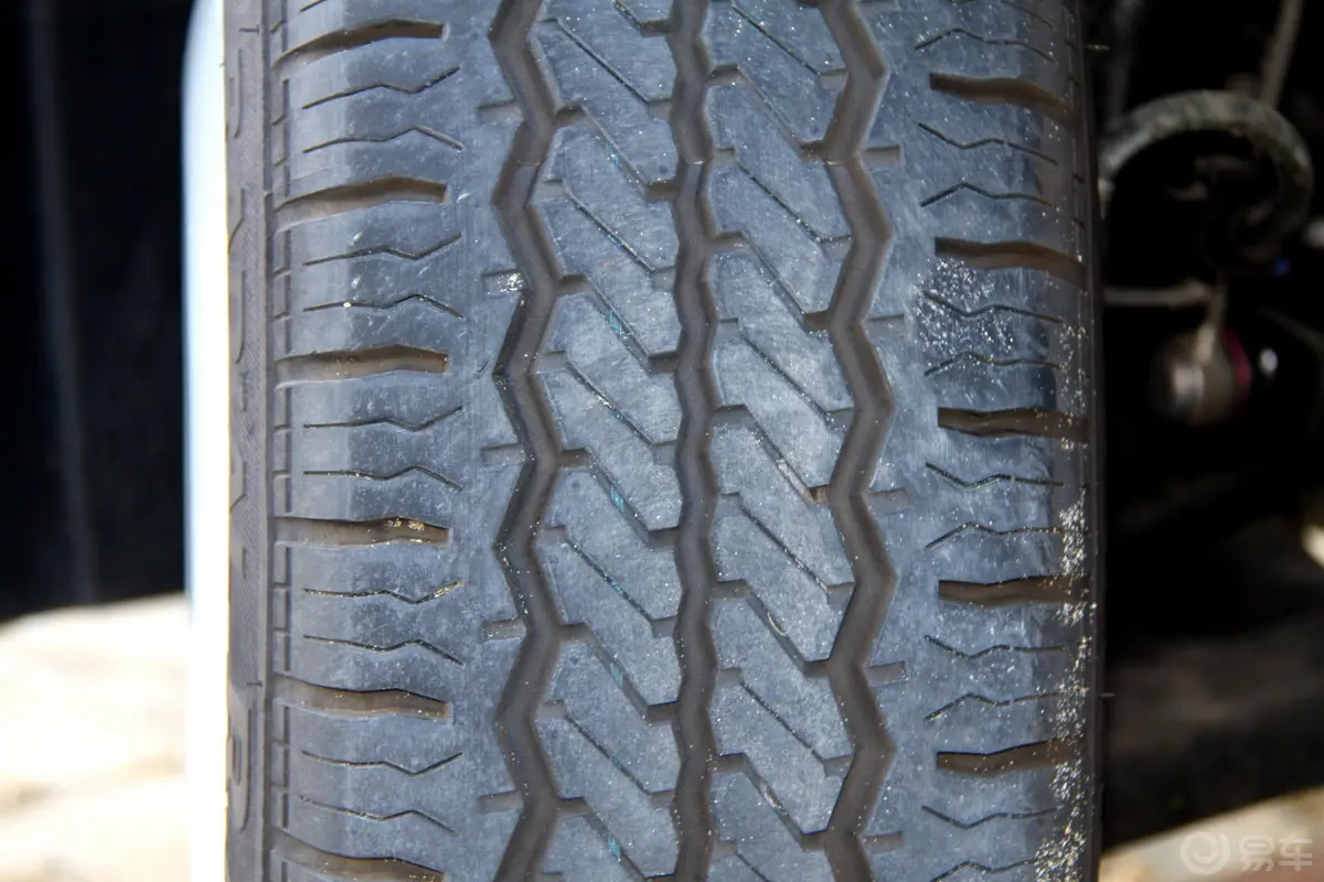 威霆2.5L 商务版轮胎花纹