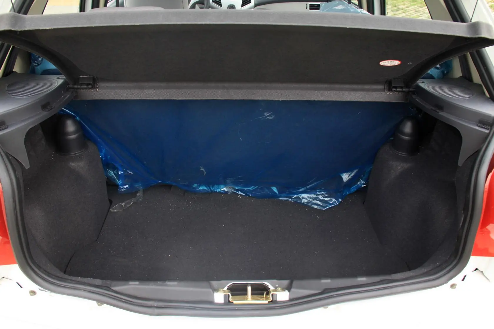 众泰Z200HB1.5 自动豪华型行李箱空间