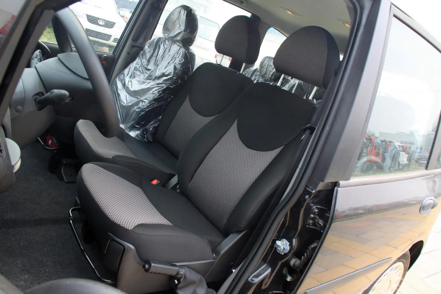 众泰M3001.6L 汽油 基本型 6座驾驶员座椅