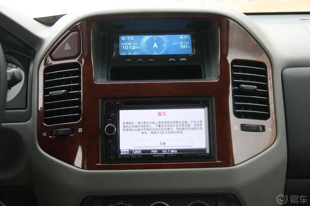 帕杰罗V73 3.0 GLS MT中控台整体