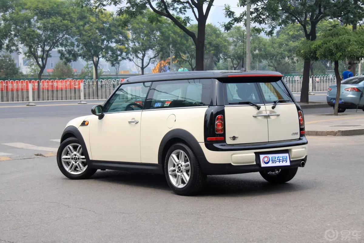 MINI CLUBMANCOOPER Excitement侧后45度车头向左水平