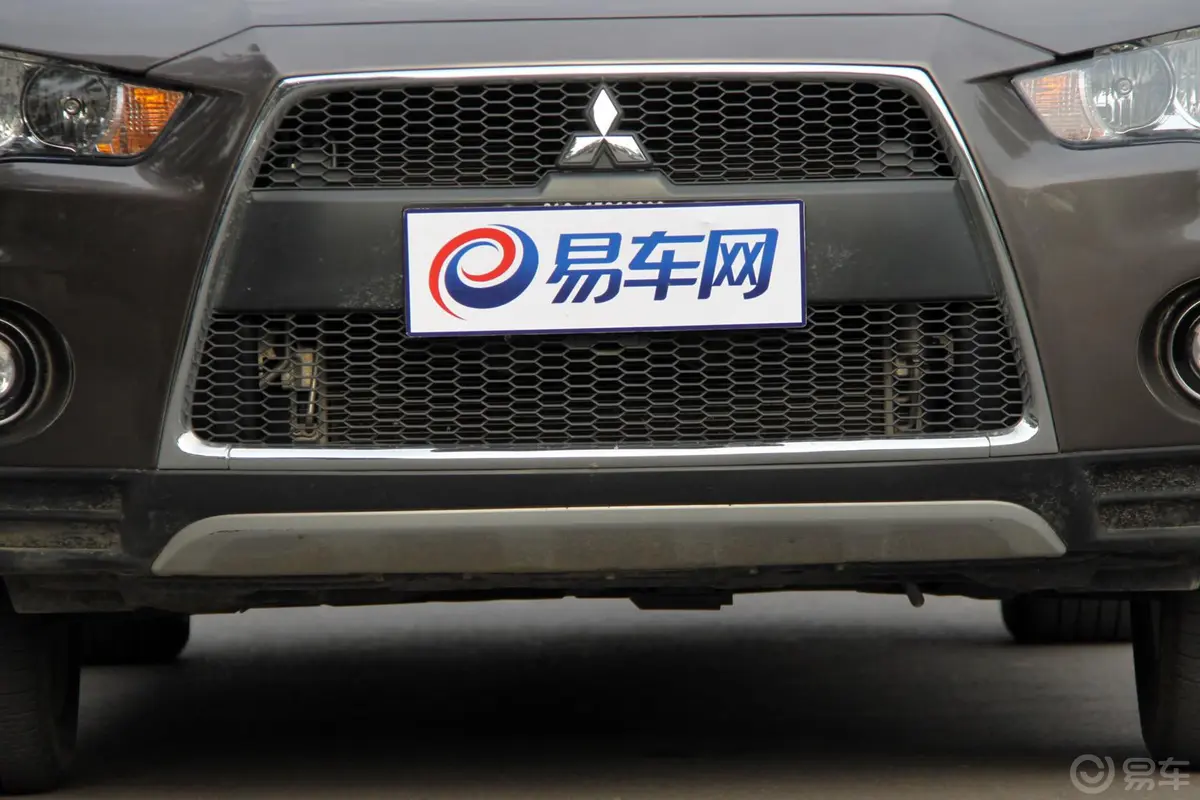 欧蓝德(进口)EX劲界 2.0L CVT 四驱 都市版外观