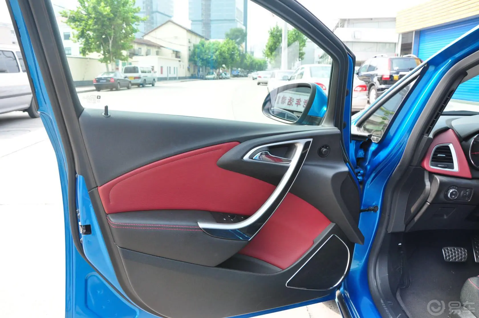 英朗XT 1.6T 新锐运动版 OS驾驶员侧车门内门板