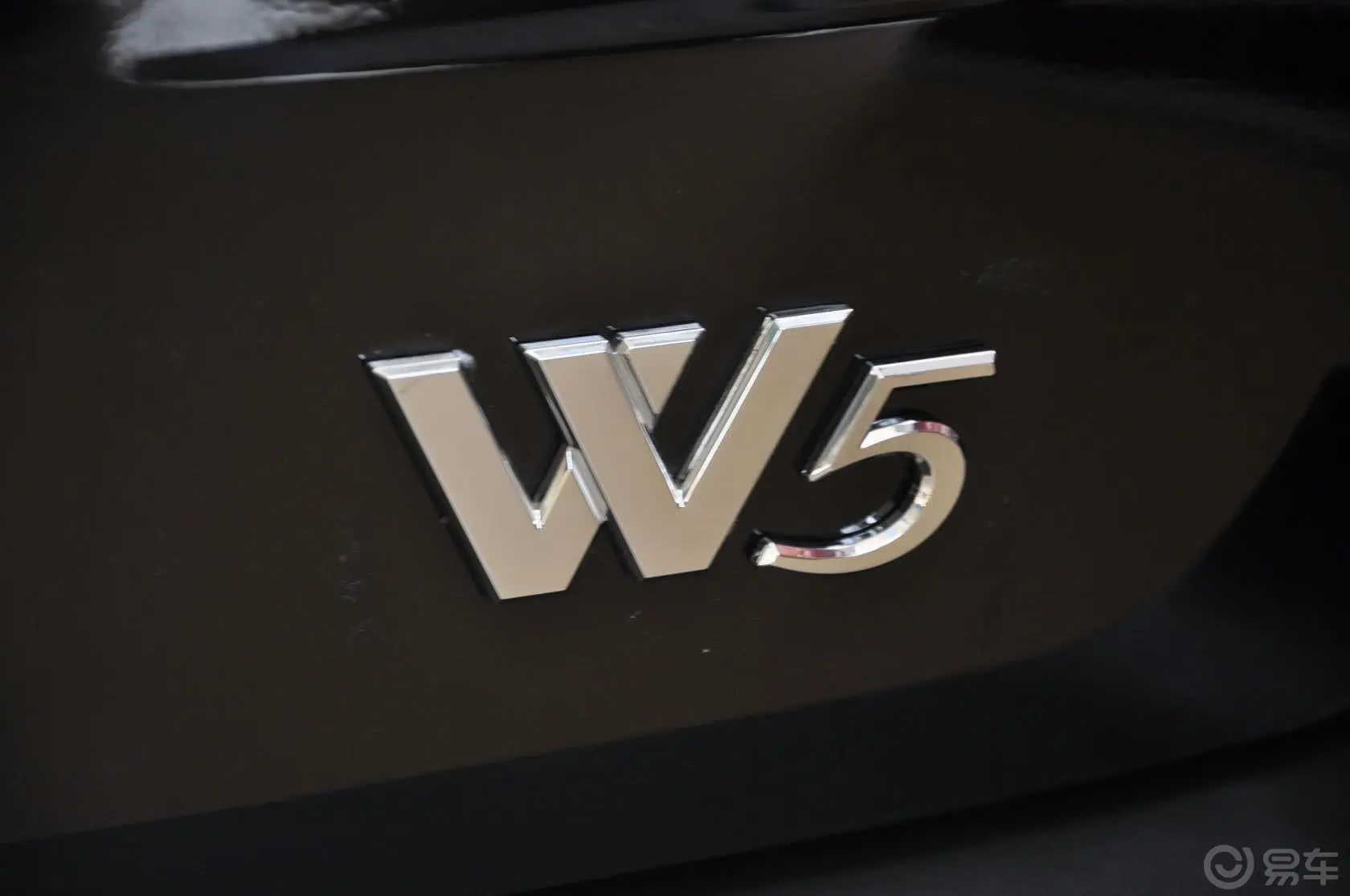 荣威W53.2L 自动 四驱 尊域版外观