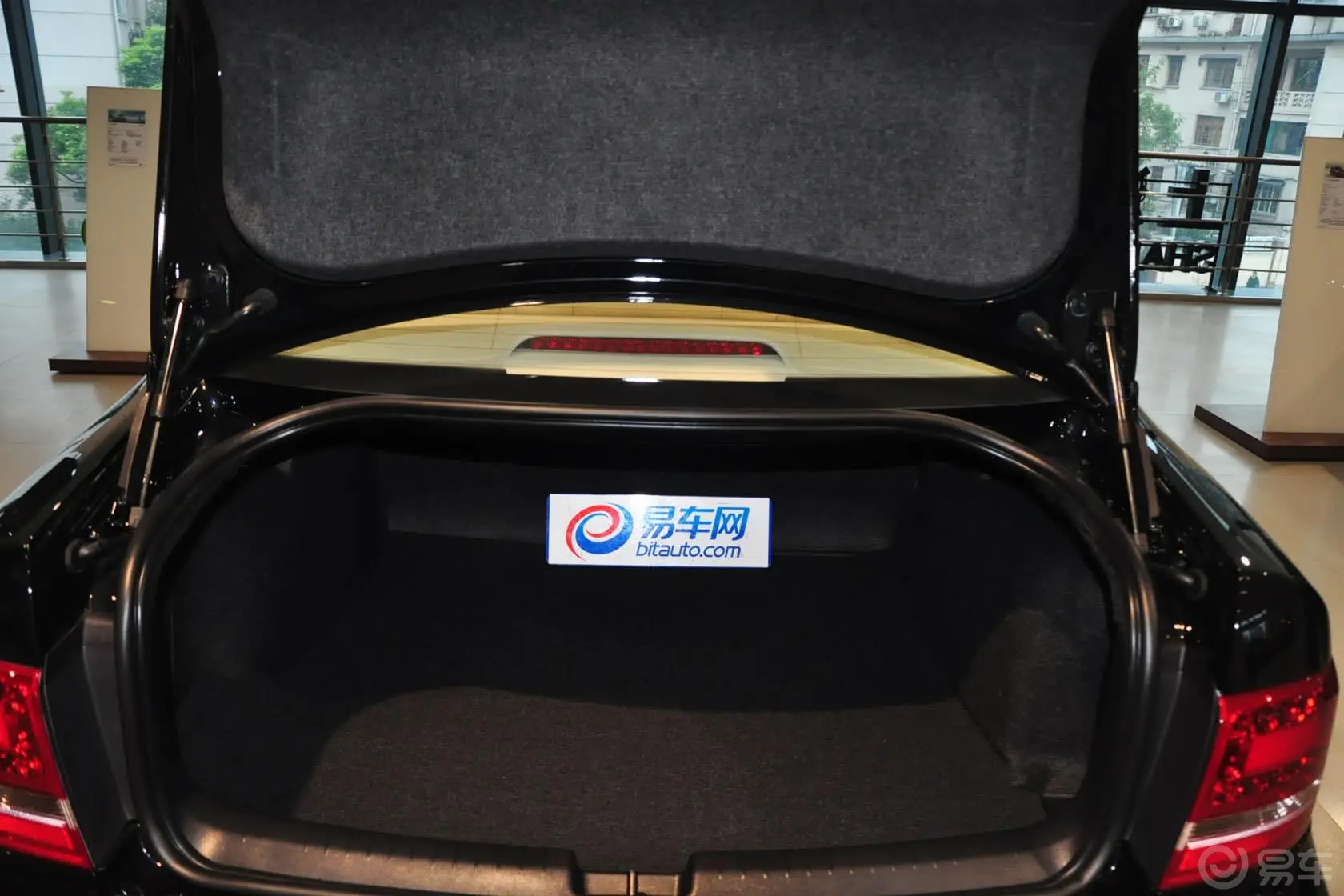 帕萨特领驭 1.8T 自动尊品型空间