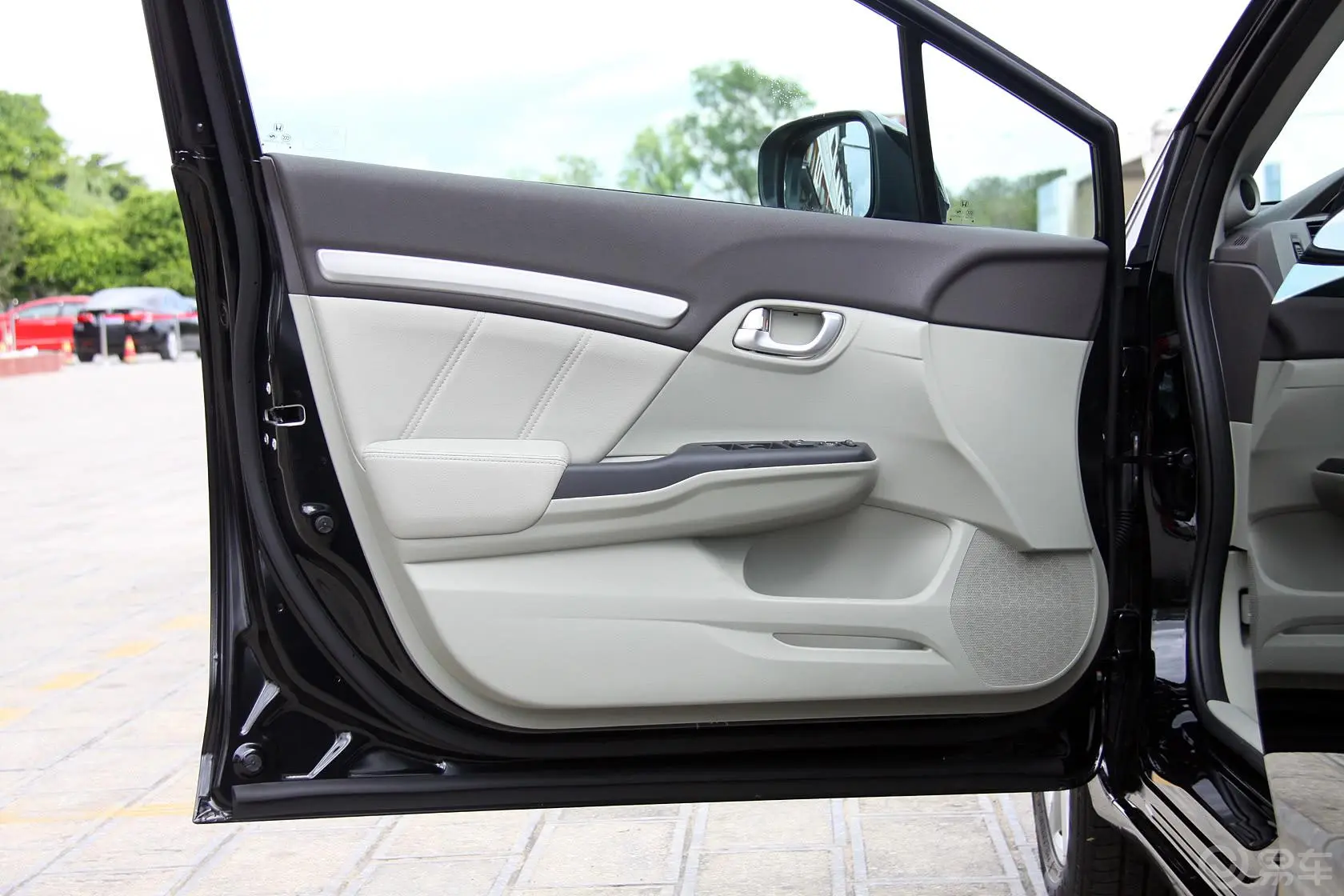 思域1.8L 自动 VTi豪华版驾驶员侧车门内门板