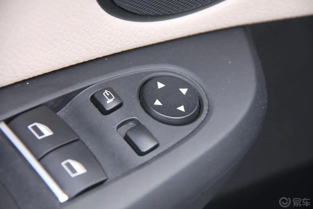宝马X3(进口)xDrive35i 豪华型外后视镜控制键