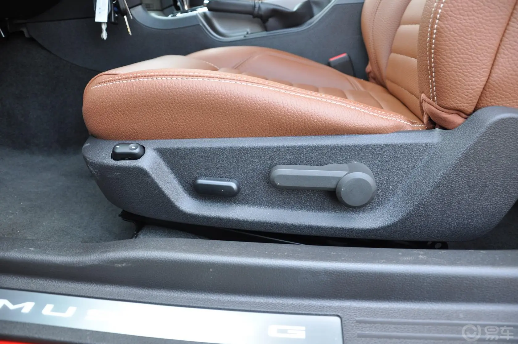 Mustang3.7L 自动 俱乐部版 硬顶座椅调节键