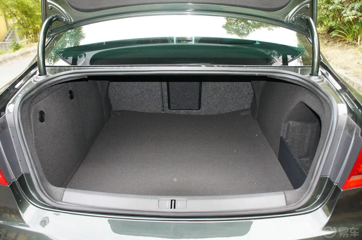 迈腾B7L V6 3.0FSI DSG旗舰型行李箱空间